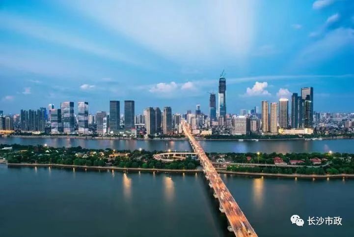 以城市，見未來；與城市，共成長(zhǎng)